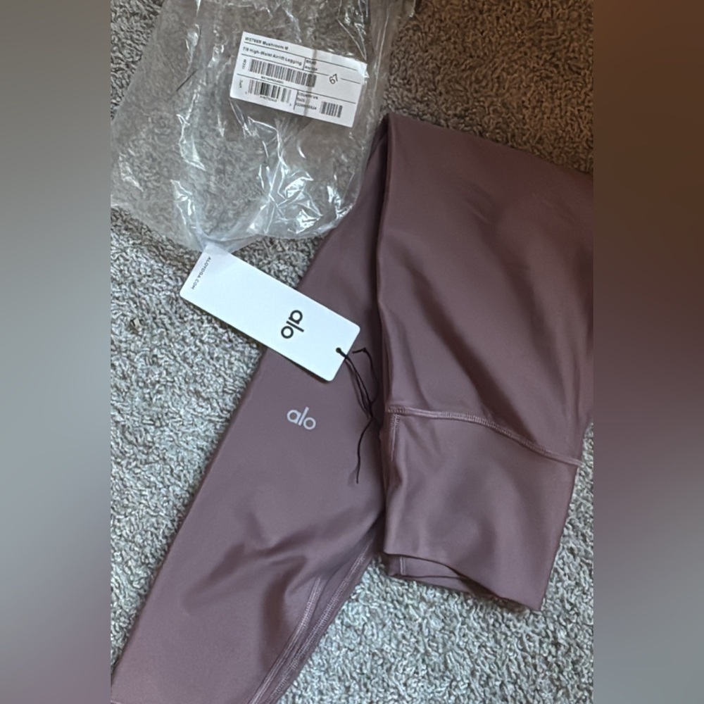 Alo High-Waist Leggings in Mauve